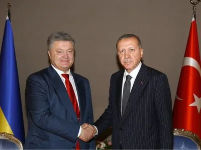 Порошенко обсудил с Эрдоганом соглашение о ЗСТ и содействие освобождению заложников