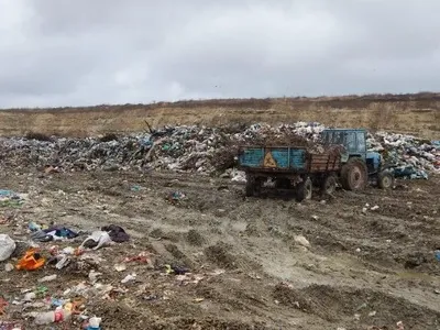 На Львовщине из-за мусора перекрыли дорогу