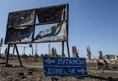 За день на Донбассе боевики 14 раз обстреляли украинских военных