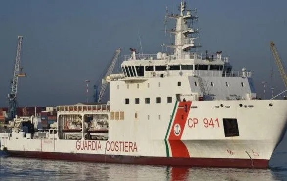 Скандал з мігрантами: до Італії прибуло нове судно з біженцями