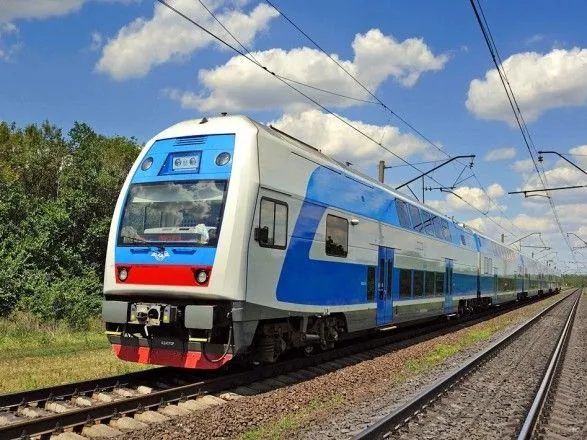 Украинцы ко Дню Конституции получили еще семь поездов