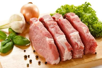 Україна купує все більше свинини за кордоном