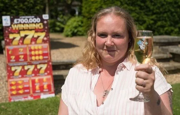 Последние шесть лет спала на полу: англичанка рассказала, как жила до выигрыша в лотерею
