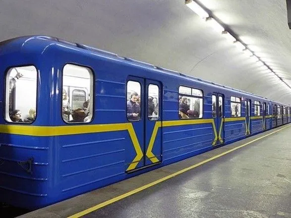 kiyivske-metro-u-vikhidni-pratsyuvatime-na-godinu-dovshe