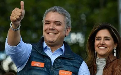 Кандидат от правой коалиции победил на выборах президента Колумбии