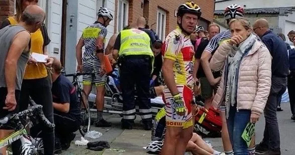 19 велогонщиків постраждали унаслідок зіткнення з автомобілем у Бельгії