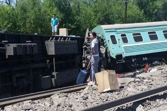 Авария поезда в Казахстане: число пострадавших возросло до 14 человек