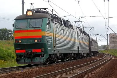 Поезд в Киеве насмерть сбил мужчину и женщину
