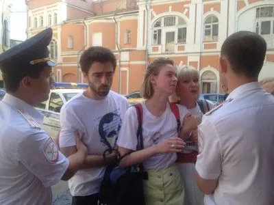 В Москве задержали актеров Teaтра.doc за акцию в поддержку Сенцова