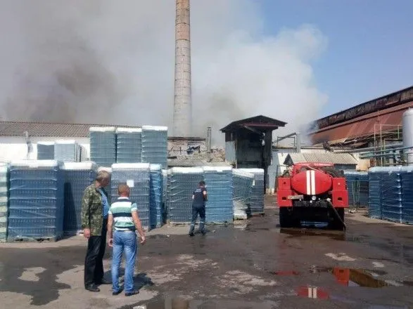 На стеклозаводе в Ровенской области вспыхнул пожар