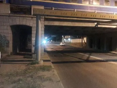 В Одессе женщина упала с моста: нашли предсмертную записку