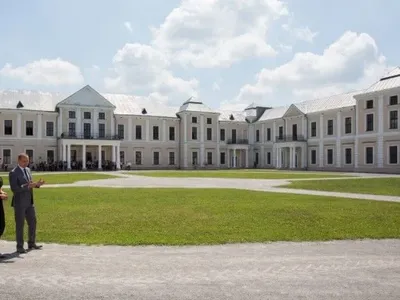 Отреставрированный Вишневецкий дворец открыли в Тернопольской области