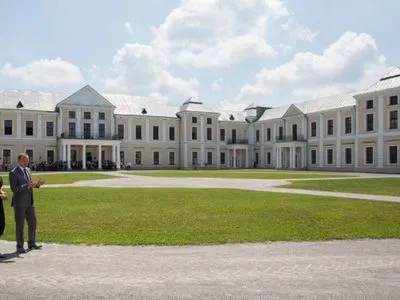 Отреставрированный Вишневецкий дворец открыли в Тернопольской области