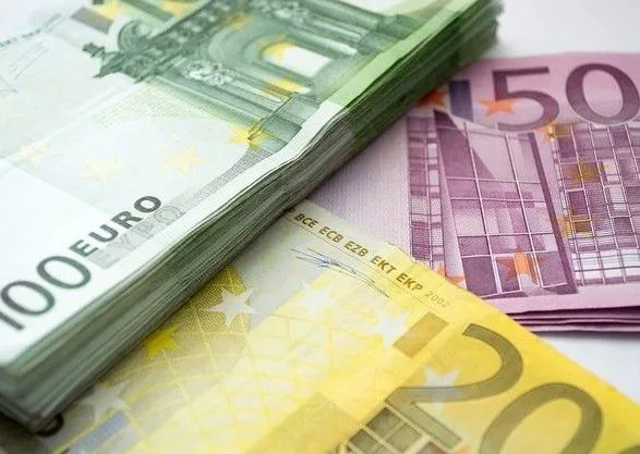 Марін Ле Пен зобов'язали повернути Європарламенту 300 тисяч євро зарплати своєї помічниці