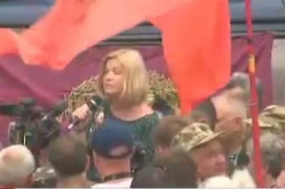Вице-спикер ВР вышла к протестующим под парламентом