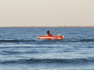На Одещині продовжують шукати хлопчика, якого накрило хвилею в морі