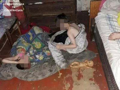 В Краматорске мать оставила четырех детей без присмотра и исчезла