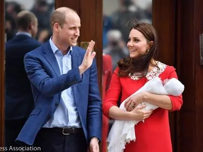 Принц Вільям і Кейт Міддлтон оголосили дату хрещення сина Луї