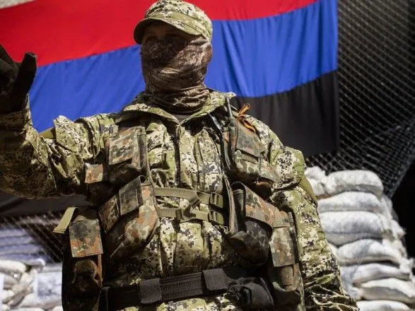 Разведка: боевики возмущаются постоянным вымогательством денег российскими офицерами