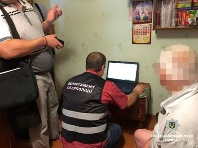 Чоловік у Харкові поширював онлайн дитяче порно