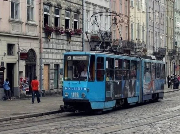 Во Львове трамвай травмировал женщину