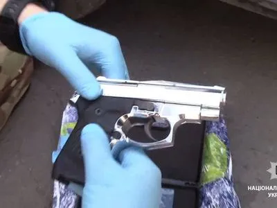 В Одесской области мужчина переделывал травматическое оружие на огнестрельное и продавал его