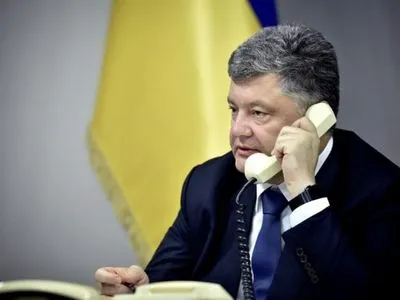 Порошенко по телефону призвал Путина освободить украинских заложников