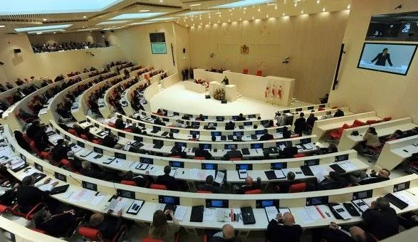 parlament-gruziyi-zatverdiv-novogo-premyera-i-sklad-uryadu
