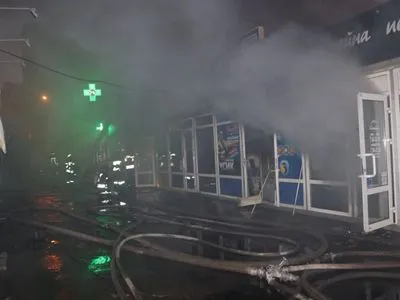В Киеве пожар уничтожил ряд МАФов