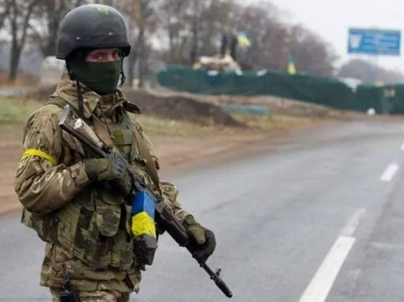 Двое украинских бойцов получили ранения с начала суток на Донбассе