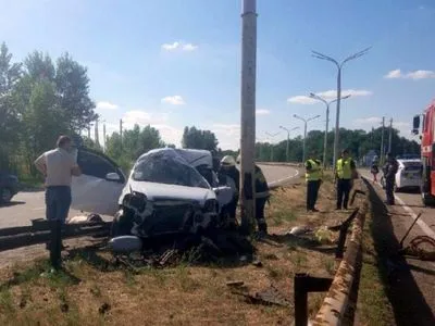 В Днепропетровской области автомобиль врезался в столб: есть погибшие
