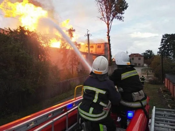 Пожар на спиртобазе в Тернопольской области: жителей близлежащих домов отселили