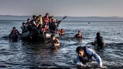Біля західного узбережжя Лівії врятували майже 500 нелегальних мігрантів