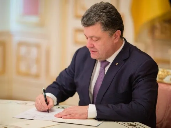 Порошенко подписал закон о продлении отпусков военным