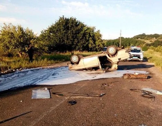 На Миколаївщині перекинулася автівка з неповнолітніми: є загиблий