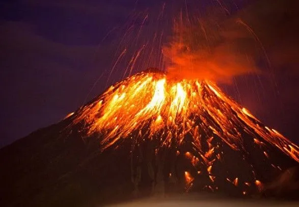 На Галапагосских островах проснулся вулкан