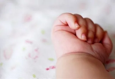 На Херсонщині чоловік побив сина-немовля через поганий настрій