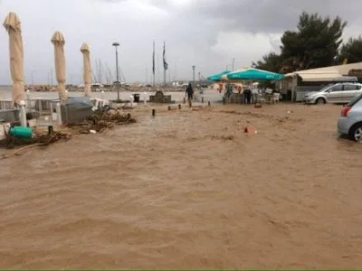 У Греції оголосили червоний рівень небезпеки через зливи