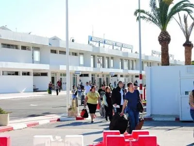 Українські туристи не можуть вилетіти з Тунісу додому