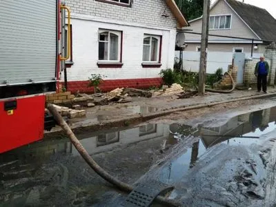 Потоп у Чернігові: у 26 домогосподарствах вже відкачали воду