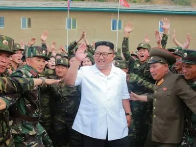 Ким Чен Ын приехал на проверку на военной базы на российской Lada Priora