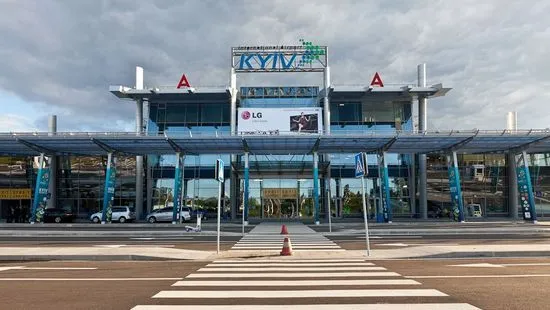 Українські туристи "застрягли" в аеропорту "Київ": стала відома причина