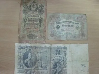 Іноземець намагався вивезти за кордон старовинні банкноти