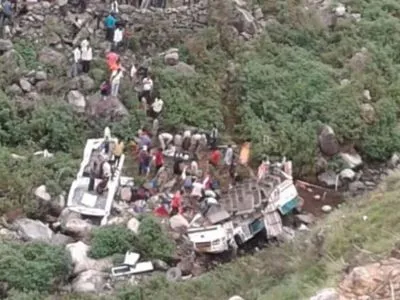 В Гималаях пассажирский автобус упал в ущелье, есть погибшие