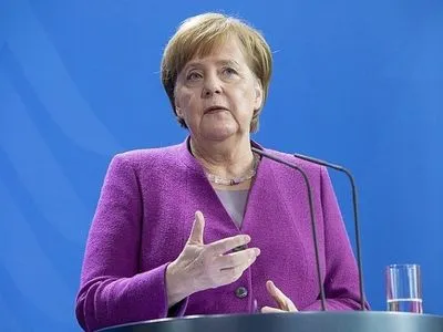 Меркель оголосила про створення на кордонах ФРН транзитних центрів для висилки нелегалів