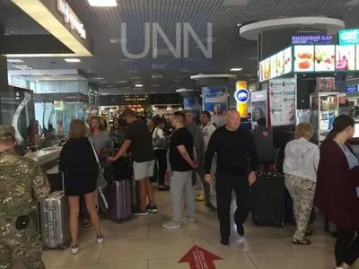 В аэропорту "Киев" задержали три рейса и один отменили
