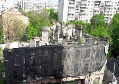 У Києві загорівся будинок Вертипороха на Подолі