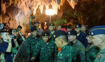 Найденные в тайской пещере дети могут оставаться там месяца