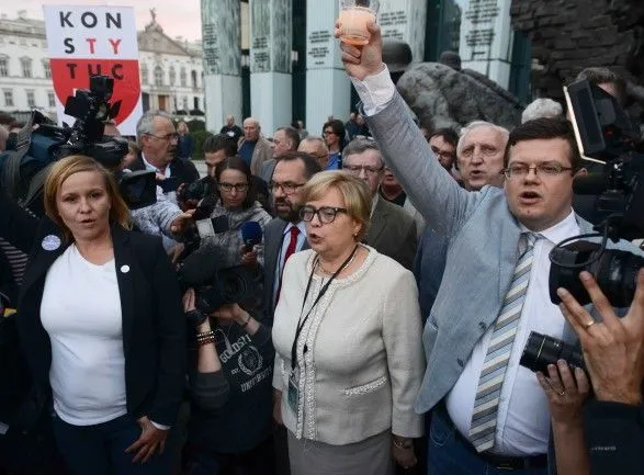 u-polschi-protestuyut-proti-sudovoyi-reformi