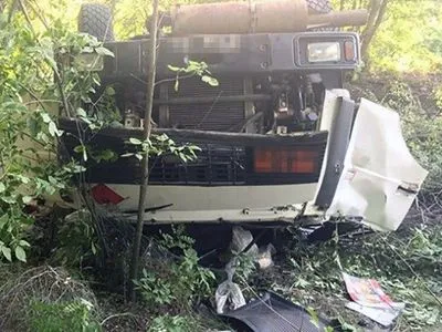 Под Запорожьем военный тягач вылетел в кювет: погиб водитель